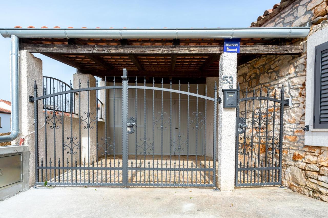 Lilo Lavender Apartment Loborika Bagian luar foto